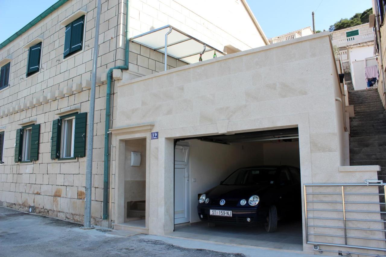 The View Apartment Pucisca Exterior photo