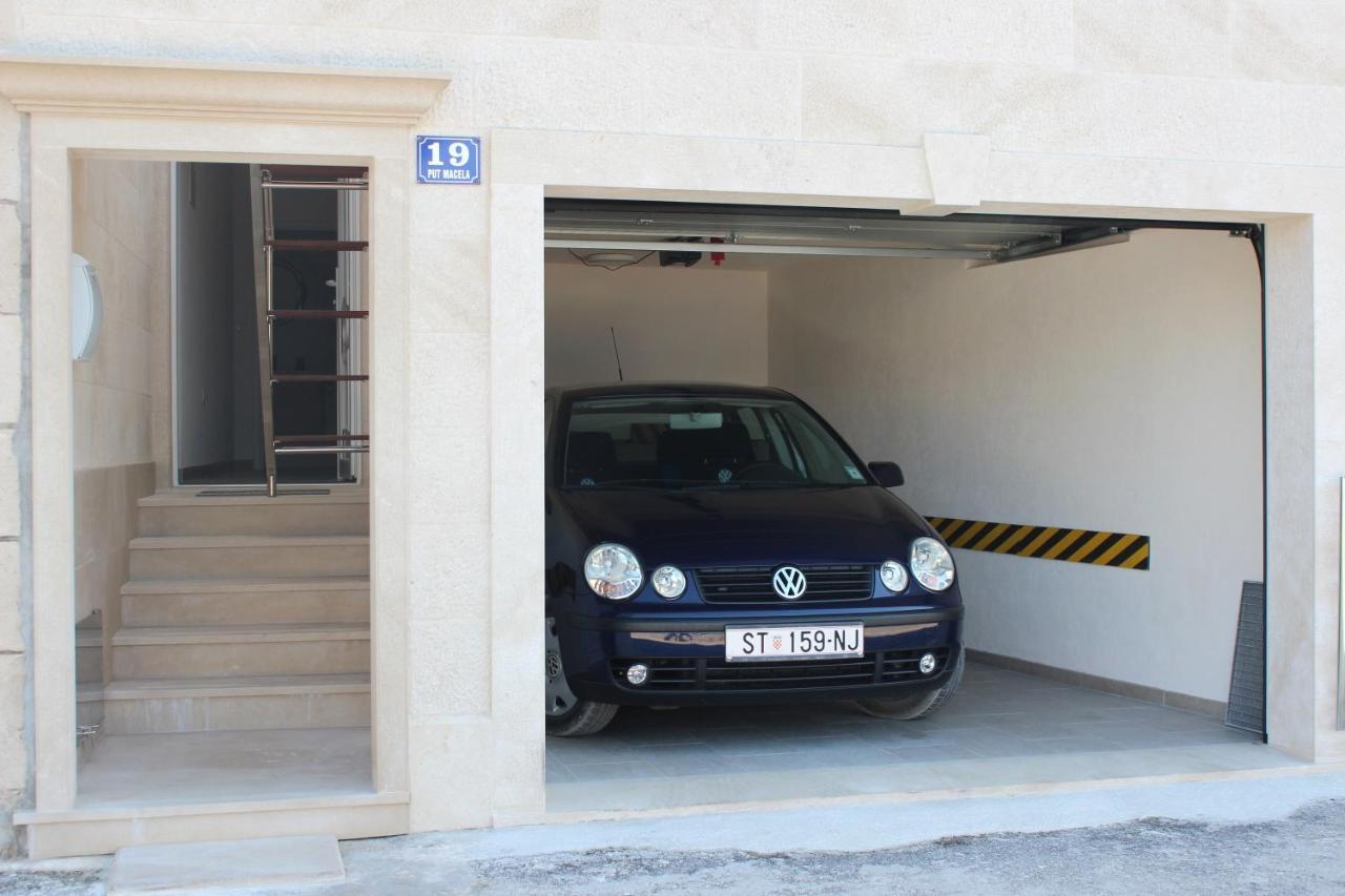 The View Apartment Pucisca Exterior photo